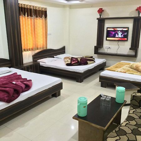 Hotel Vrandavan Palace Near Mahakal Temple Уджайн Екстериор снимка