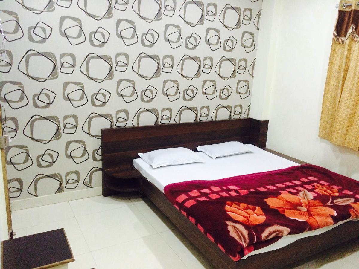 Hotel Vrandavan Palace Near Mahakal Temple Уджайн Екстериор снимка