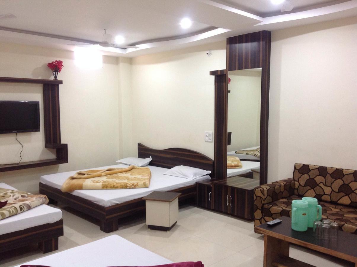 Hotel Vrandavan Palace Near Mahakal Temple Уджайн Екстериор снимка