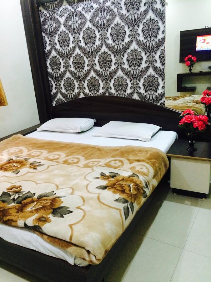 Hotel Vrandavan Palace Near Mahakal Temple Уджайн Екстериор снимка