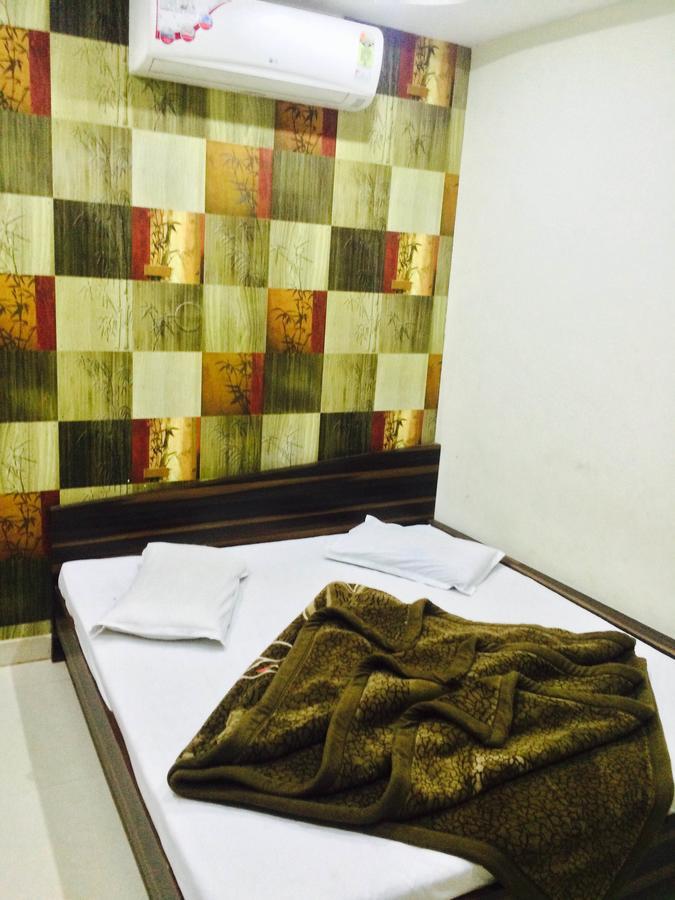 Hotel Vrandavan Palace Near Mahakal Temple Уджайн Екстериор снимка