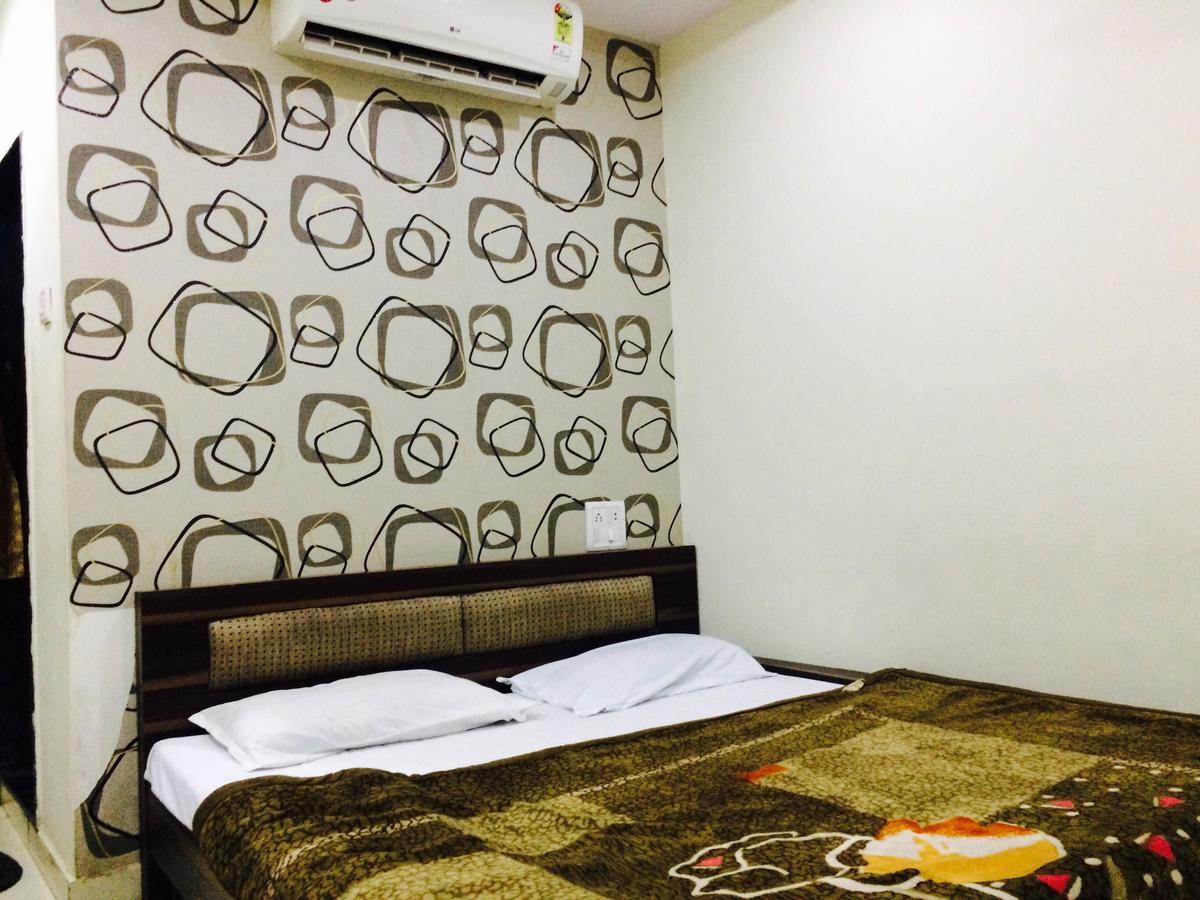 Hotel Vrandavan Palace Near Mahakal Temple Уджайн Екстериор снимка