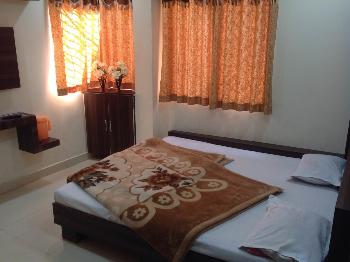 Hotel Vrandavan Palace Near Mahakal Temple Уджайн Екстериор снимка