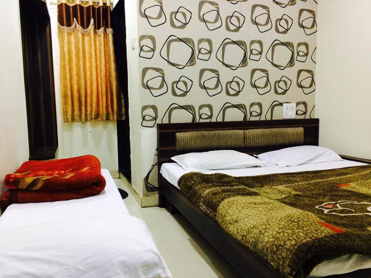 Hotel Vrandavan Palace Near Mahakal Temple Уджайн Екстериор снимка