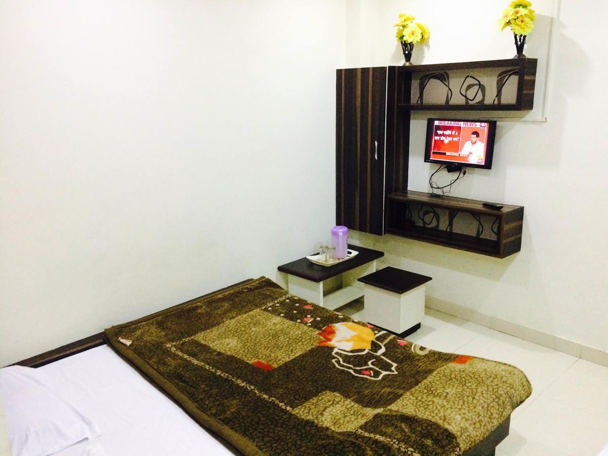 Hotel Vrandavan Palace Near Mahakal Temple Уджайн Екстериор снимка