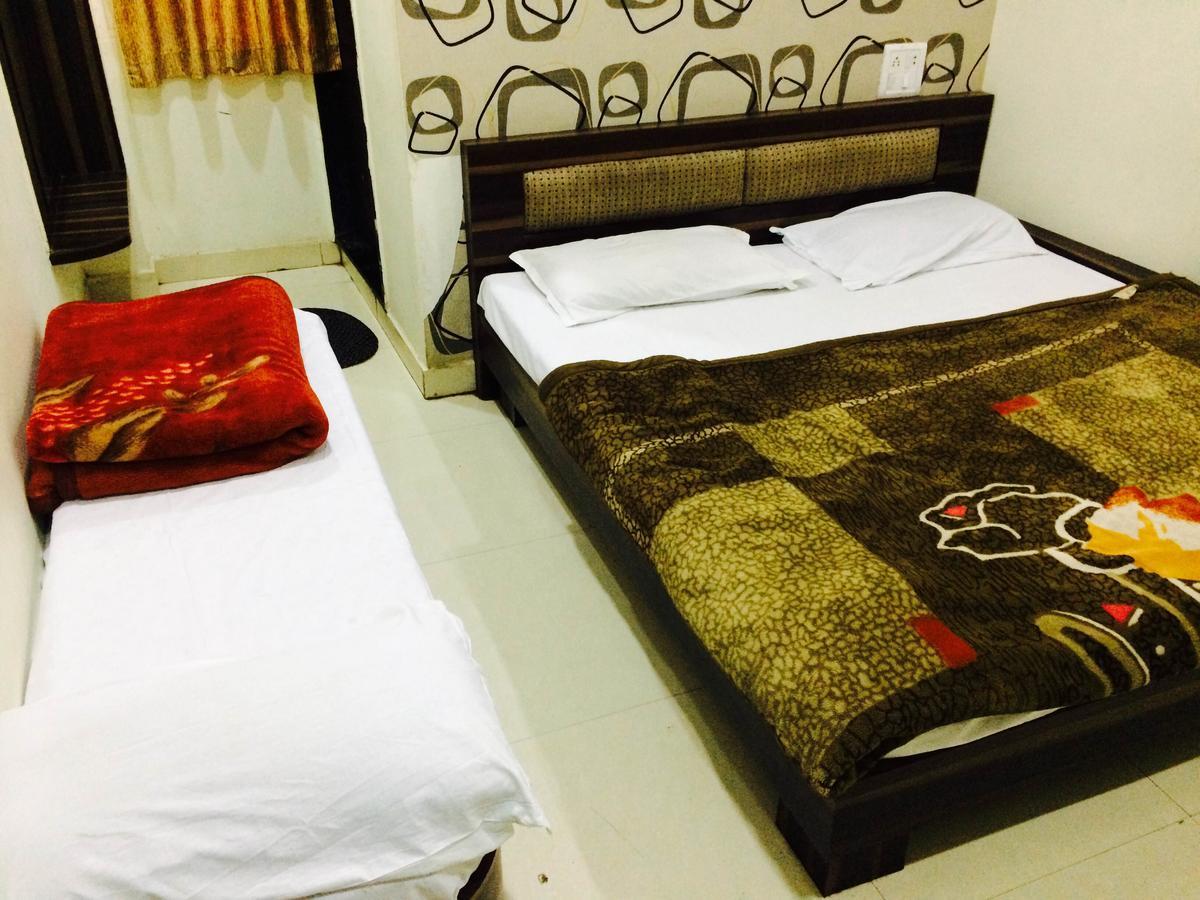 Hotel Vrandavan Palace Near Mahakal Temple Уджайн Екстериор снимка