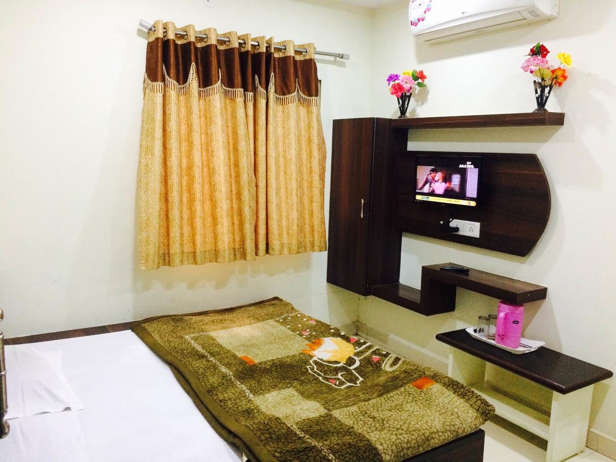Hotel Vrandavan Palace Near Mahakal Temple Уджайн Екстериор снимка